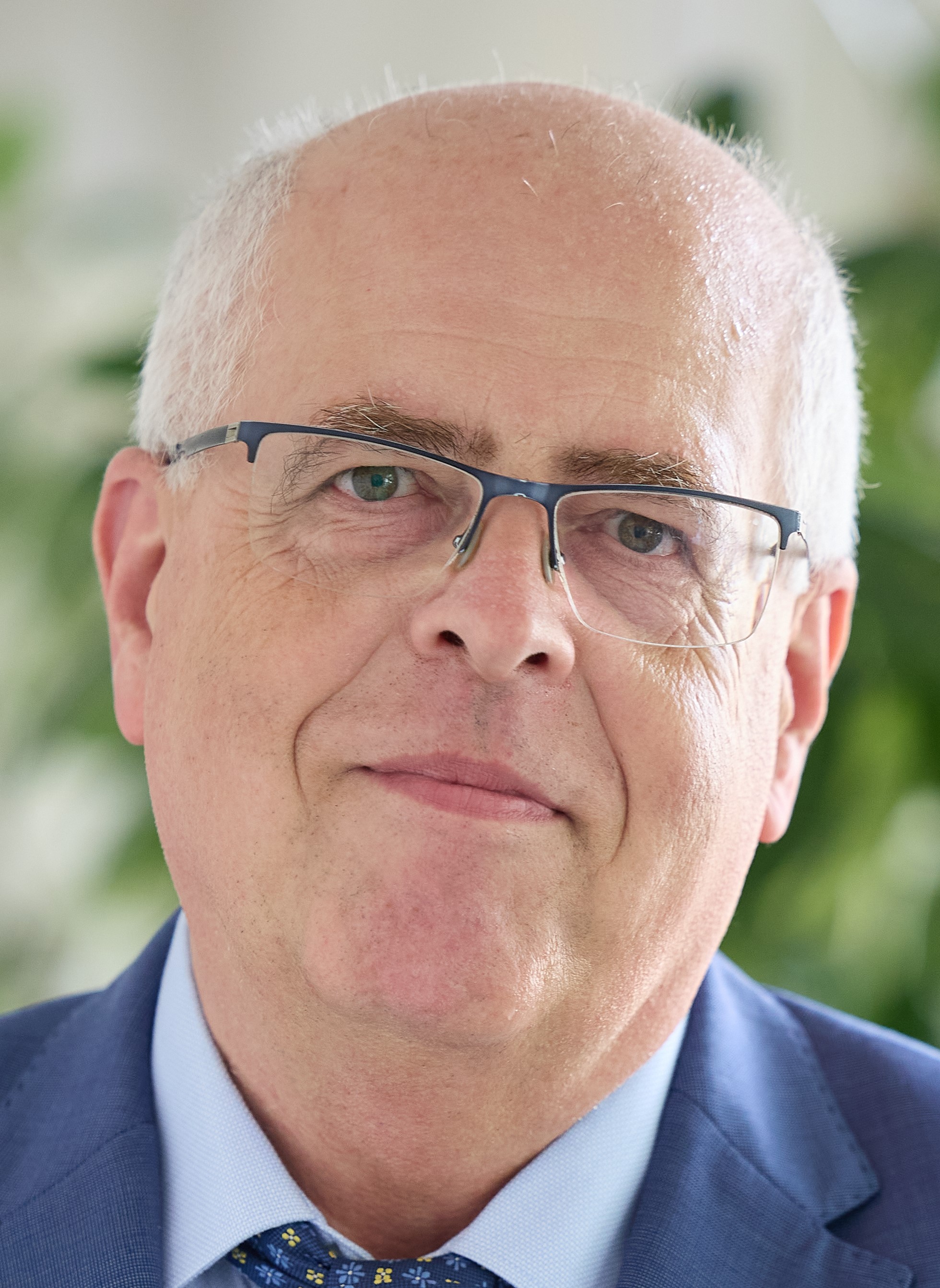 Dr. Simon Attila