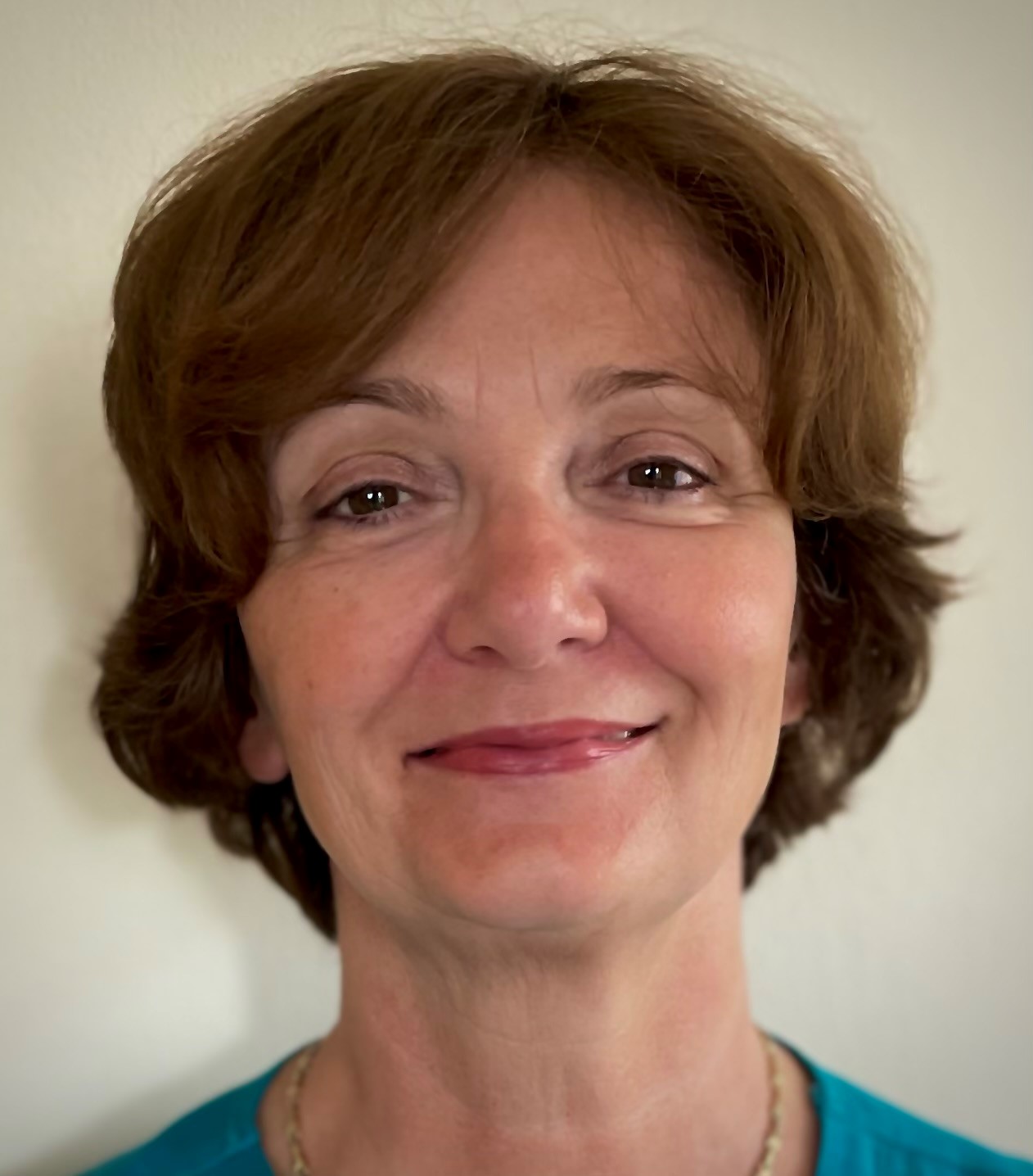 Dr. Gelesz Éva